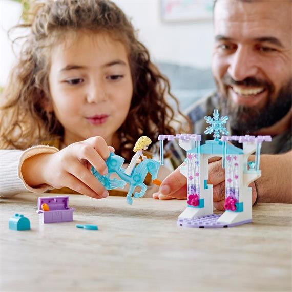 LEGO 43209 Elsa y el Establo de Hielo del Nokk