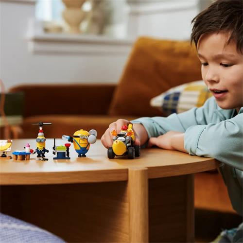LEGO 75580 Minions y Coche Banana