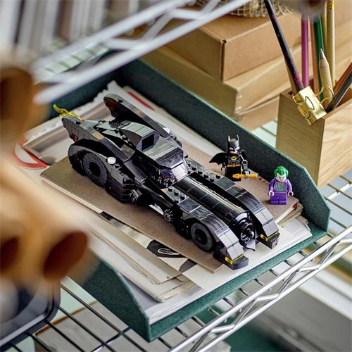 LEGO 76224 Batmobile: Caza de Batman vs.The Joker