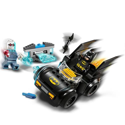 LEGO 76301 Batman & Batmobile vs Mr Freeze