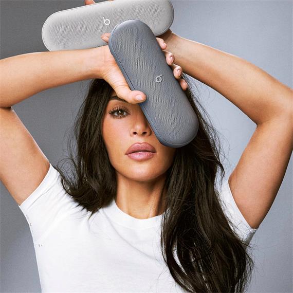 Beats Pill x Kim Kardashian (3ª Gen) Altavoz Inalámbrico Gris Oscuro (MAX44LL/A)