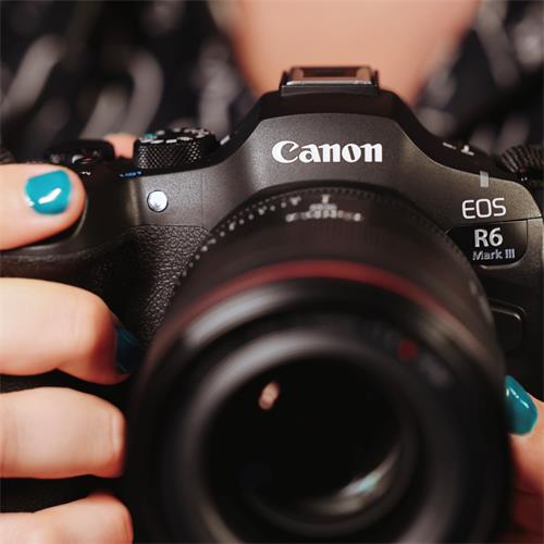 Canon Eos R6 MARK III + RF 24-105MM F4-7.1 STM
