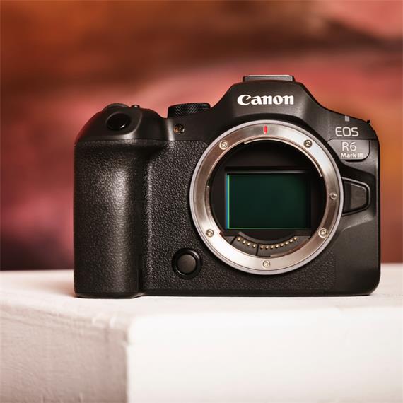 Canon Eos R6 MARK III + RF 24-105MM F4-7.1 STM