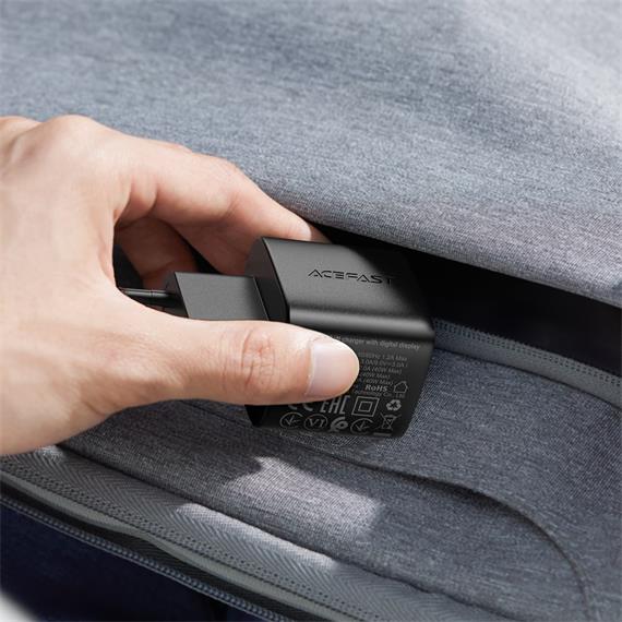 Cargador USB-C Acefast A135 PD40W GaN con Display Digital Negro