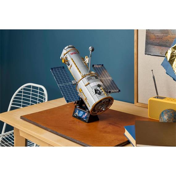 LEGO 11382 Hubble Space Telescope